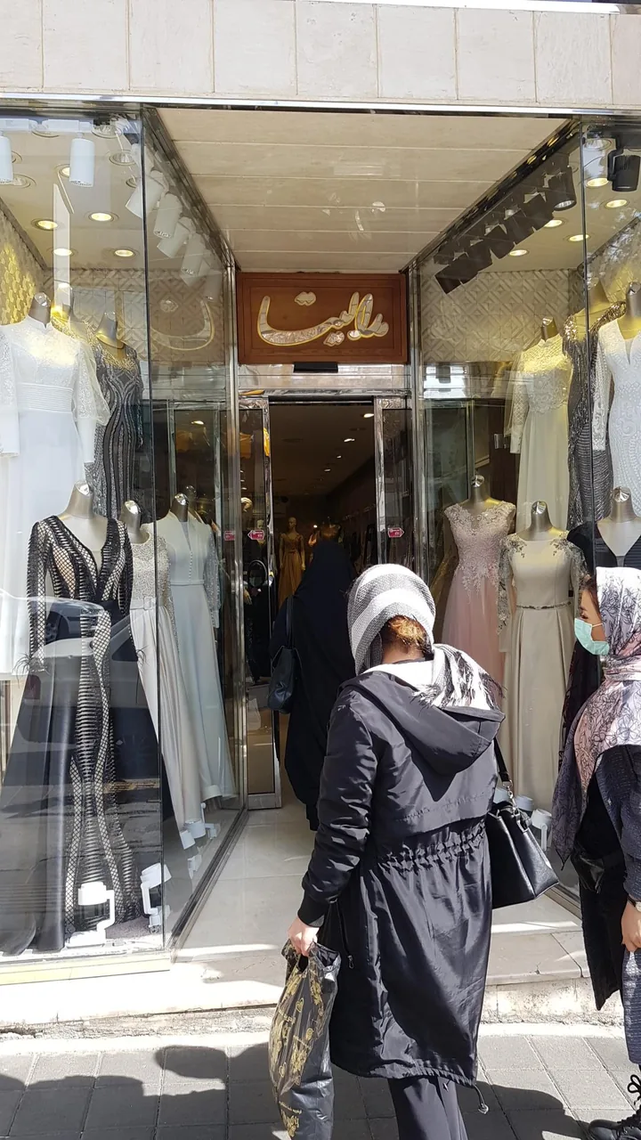 فروشگاه لباس مجلسی مدالیتا - تصویر 3