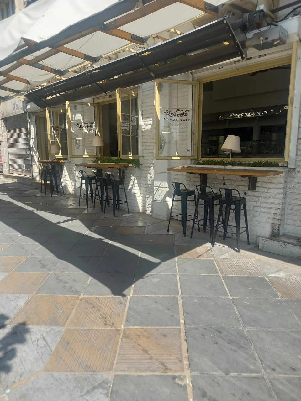 کافه گودو گل یاس - تصویر 4