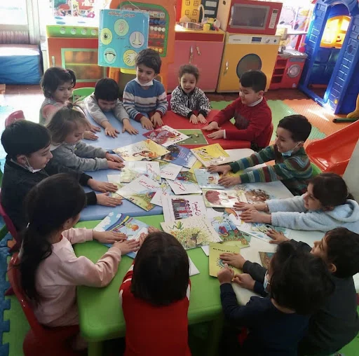 مهدکودک و پیش دبستانی آرازآیناز