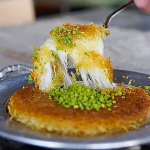 کافه باقلوا علی حان
