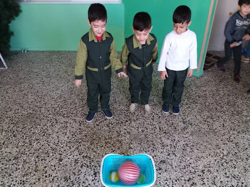 پیش دبستانی و مهد کودک آینده سازان