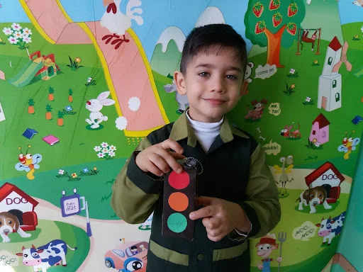 پیش دبستانی و مهد کودک آینده سازان