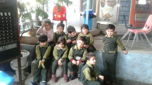 پیش دبستانی و مهد کودک آینده سازان