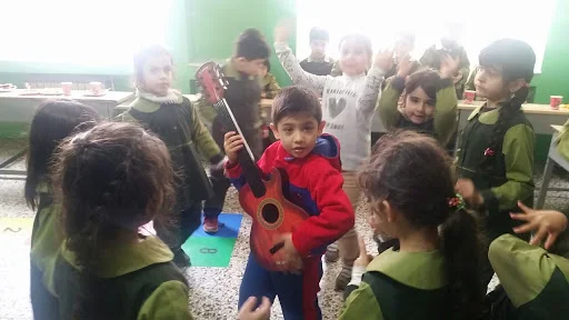 پیش دبستانی و مهد کودک آینده سازان