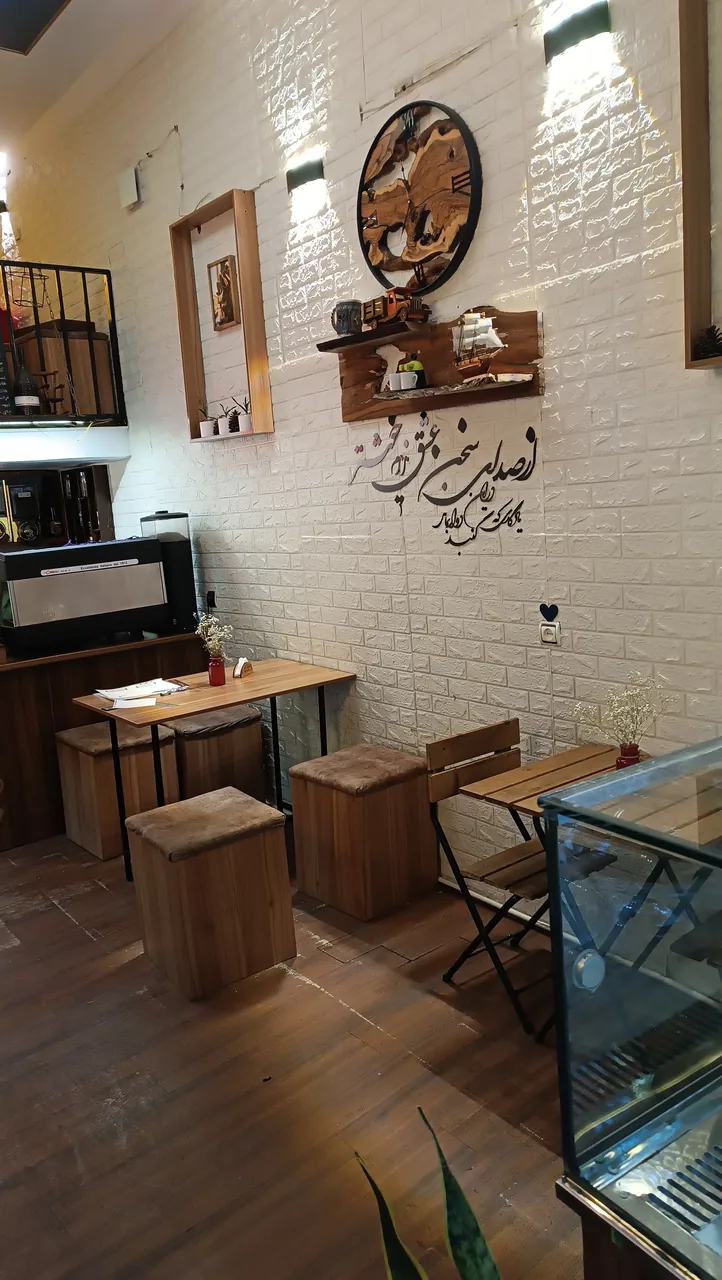 کافه لایت - تصویر 2