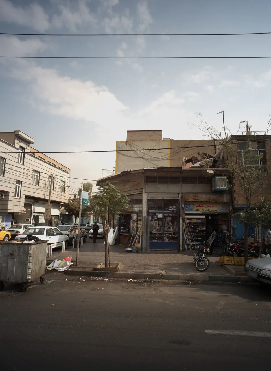 فروش قفل و کلید و ابزار یراق آذین پلیکا