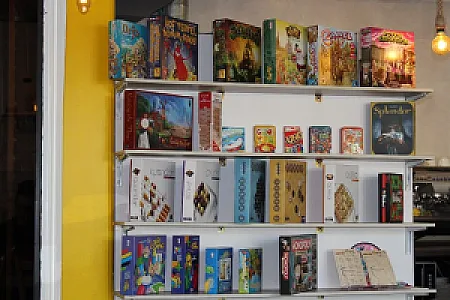 کافه فست فود ماه آبی