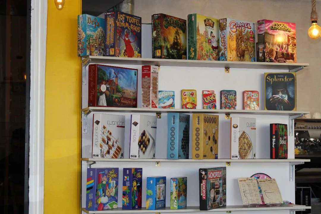 کافه فست فود ماه آبی