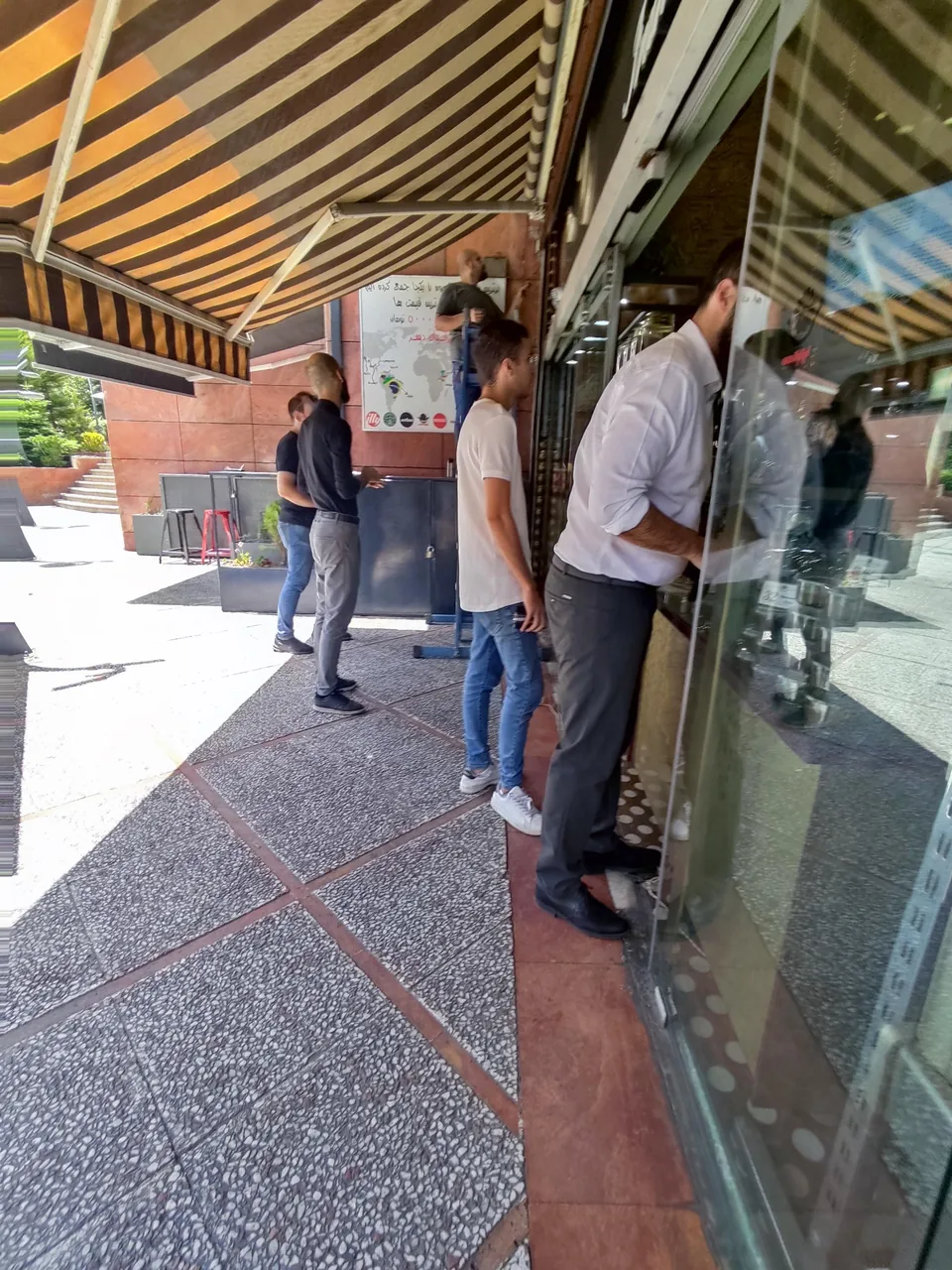 کافی شاپ ایرانیان دسر