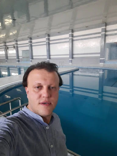 استخر سرپوشیده باشگاه فرهنگی ورزشی تراکتور آذربایجان