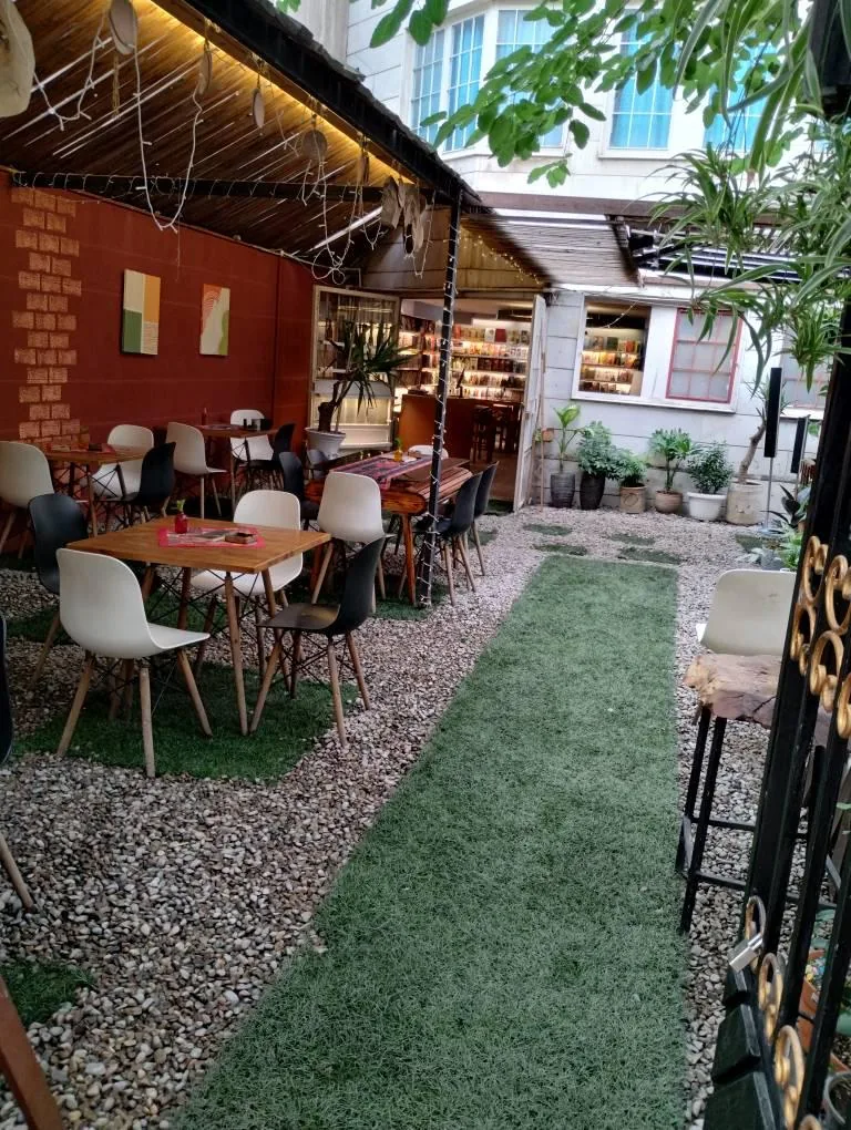 کافه کتاب راوی - تصویر 3