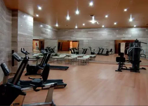 استخر هتل شهریار