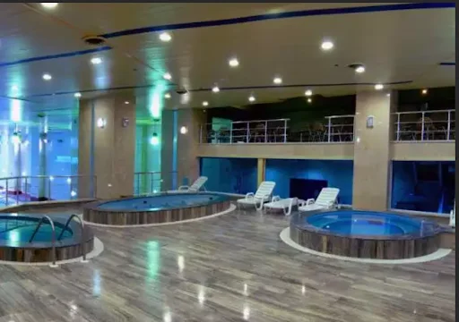 استخر هتل شهریار