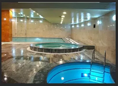 استخر هتل شهریار