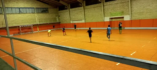 سالن ورزشی افق لاله