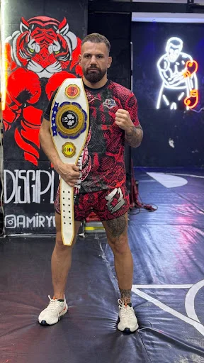 آموزش کیک‌بوکسینگ و دفاع شخصی