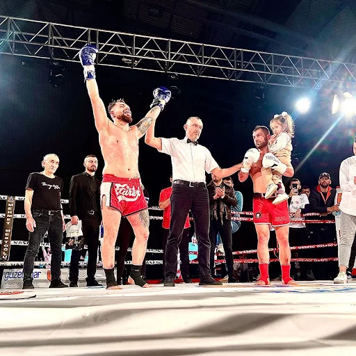 آموزش کیک‌بوکسینگ و دفاع شخصی