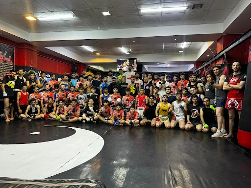 آموزش کیک‌بوکسینگ و دفاع شخصی