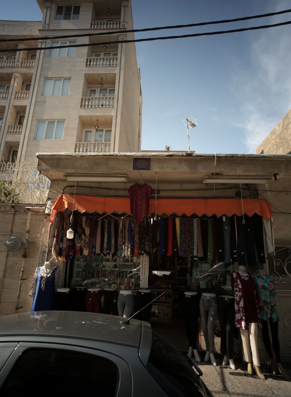 فروشگاه پوشاک و آرایشی