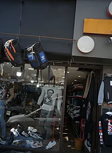 فروشگاه پوشاک و کیف و کفش