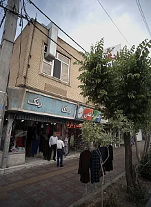 فروشگاه پوشاک رنگارنگ