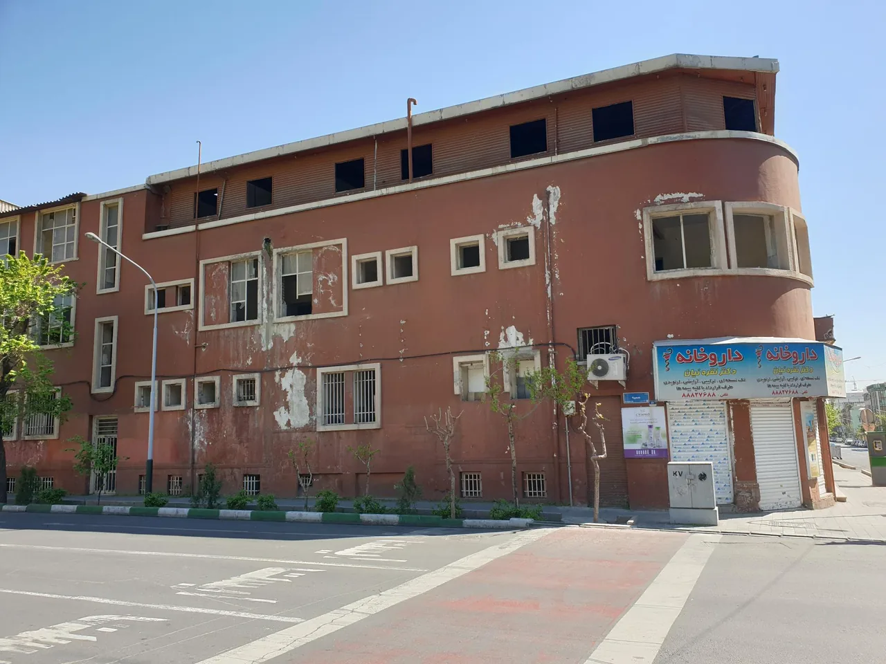 داروخانه ‌دکتر نقره ‌ئیان‌