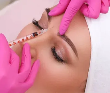 کلینیک زیبایی دکتر حسینی (بوتاکس لند)
