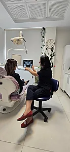 دکتر مائده نیکو قدم (دندانپزشک زیبایی)