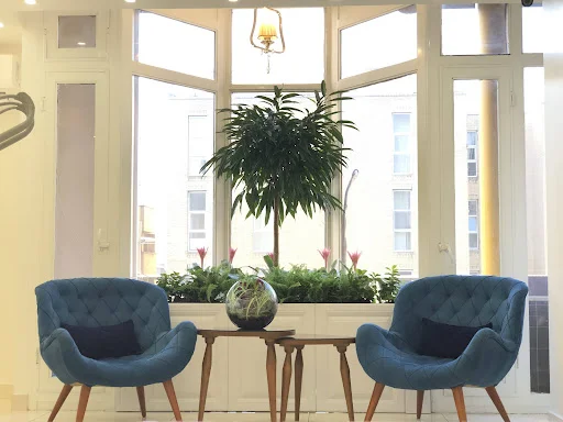 دکتر فرهاد اشرفی