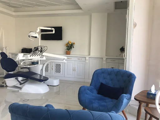 دکتر فرهاد اشرفی