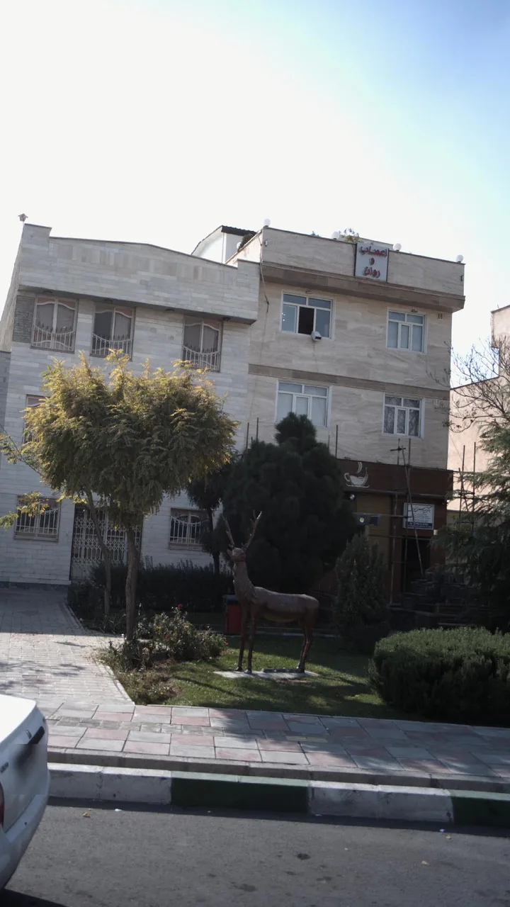 دکتر سیروس ایزدیی