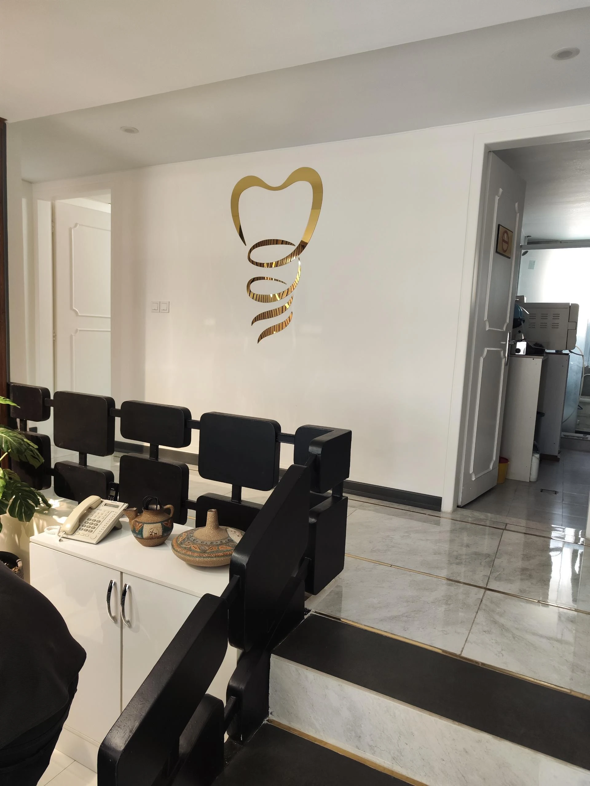 مطب دندانپزشکی دکتر رخساره فرخ نیا