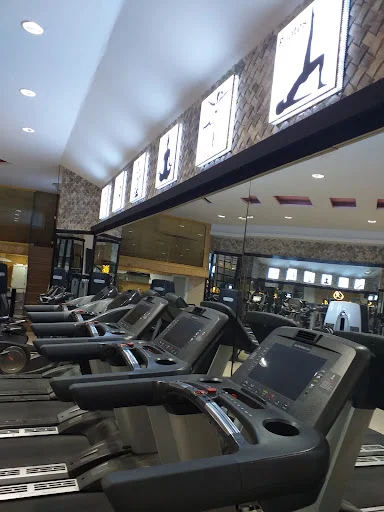 مجتمع ورزشی رویال - باشگاه بدنسازی در تبریز