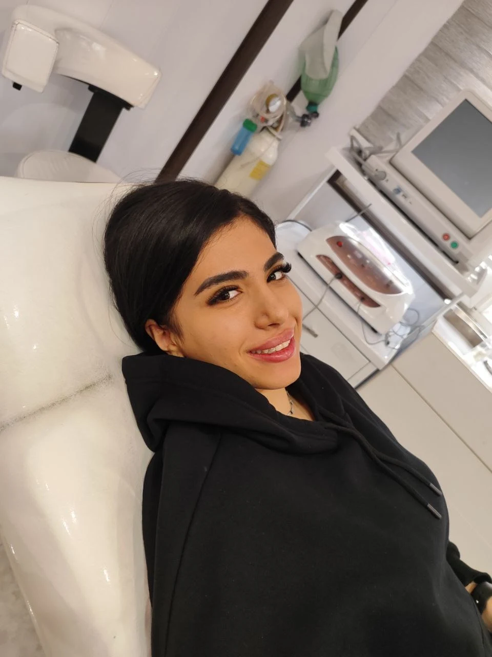 کلینیک زیبایی دکتر مینا رضایت - کلینیک پوست و زیبایی در تهران - تصویر 2