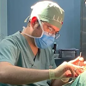 مطب گوش و حلق و بینی دکتر پویا علیزاده