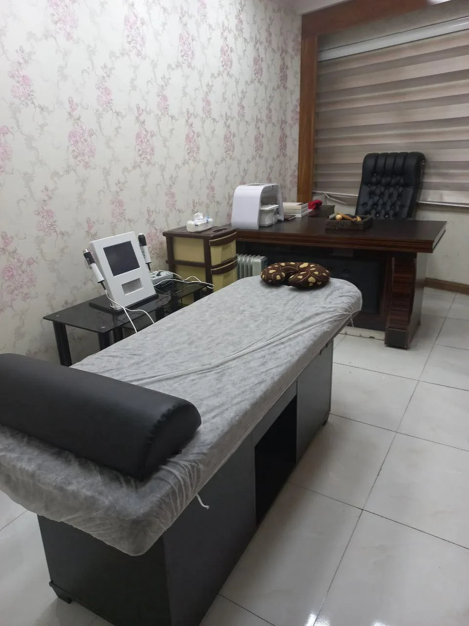 مطب دکتر بهارک ثابت پوست و زیبایی