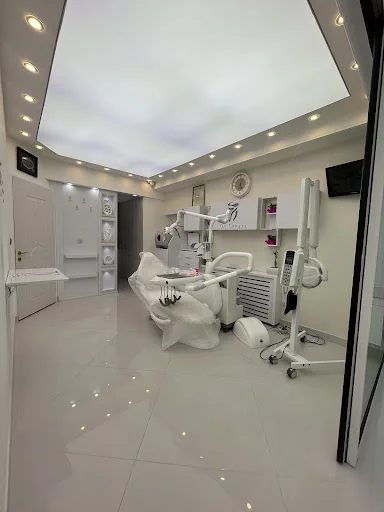 دکتر گل‌وش زعفری نوبری - دندانپزشکی در تبریز