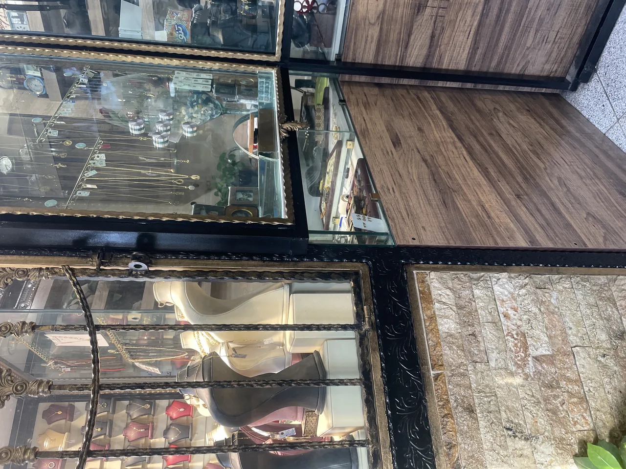 گالری طلا و جواهر محمدزاده - تصویر 2