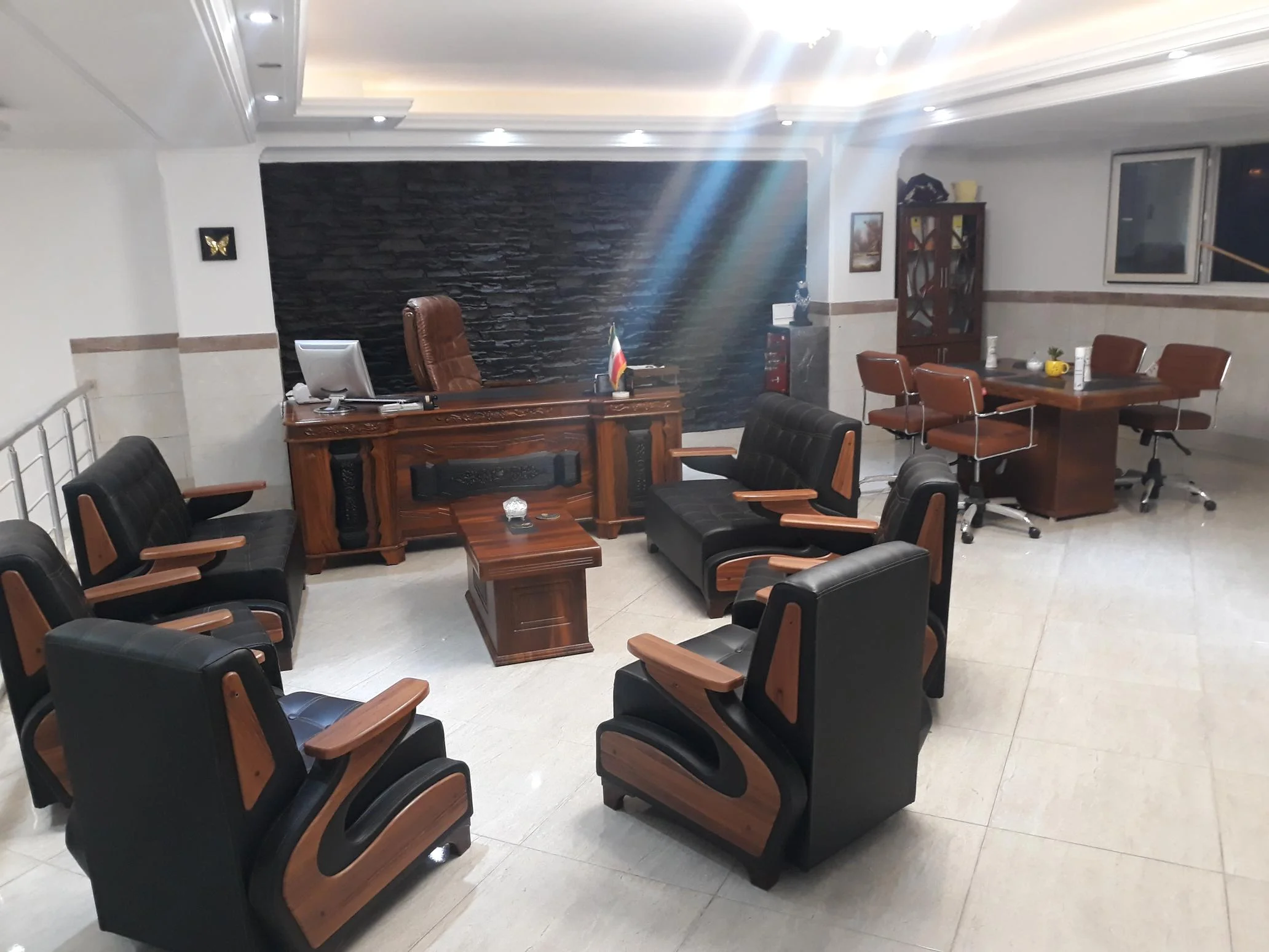 مشاور املاک آرون