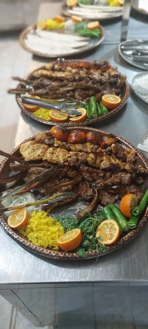 رستوران خانوادگی شاندیز گلنار