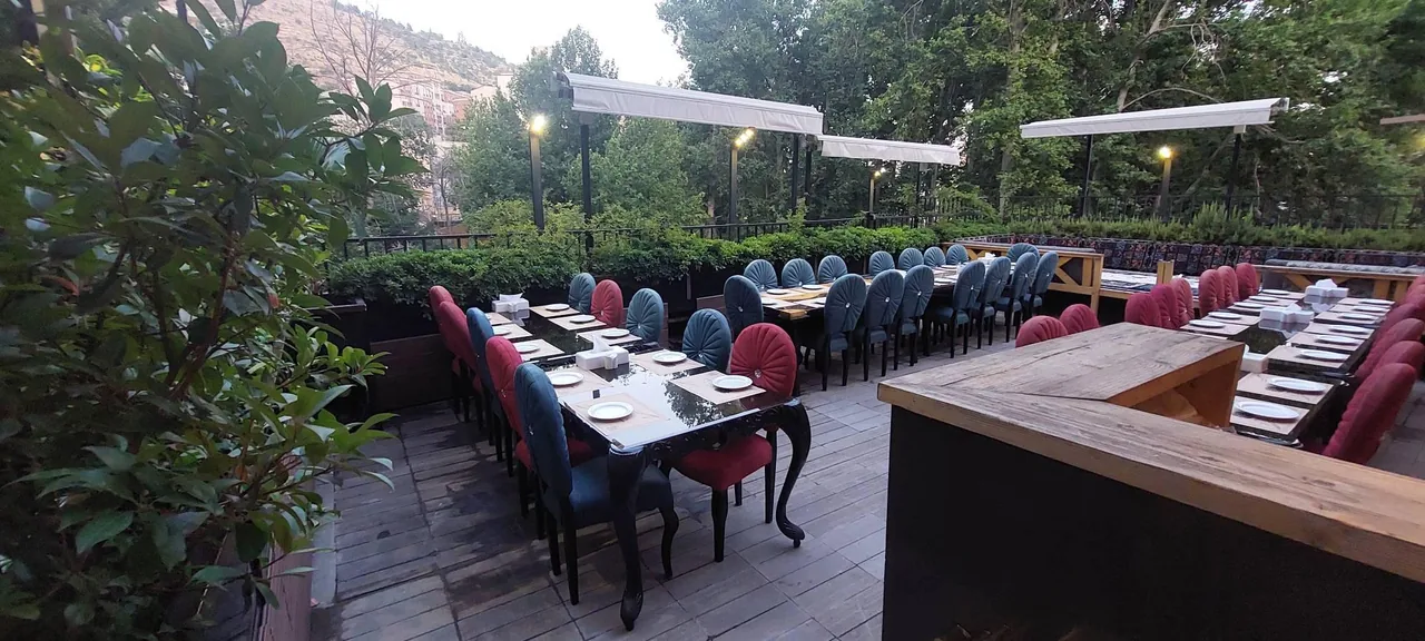 رستوران خانوادگی شاندیز گلنار - تصویر 3