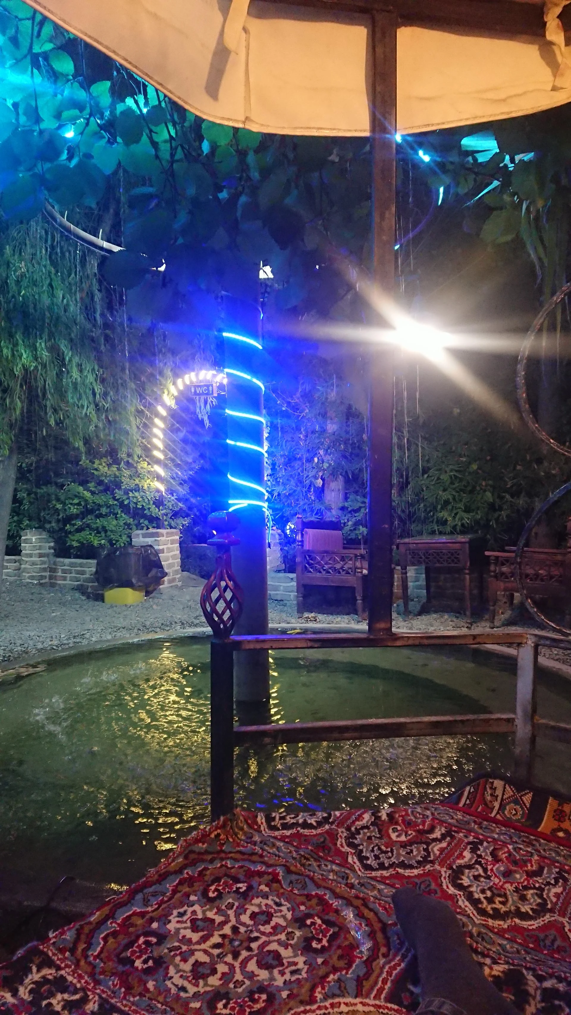 رستوران کوچه باغ