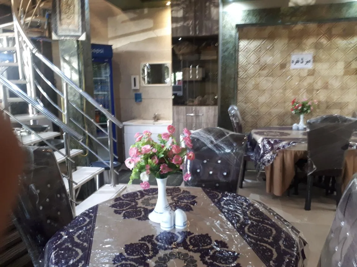 رستوران بزرگ طاها