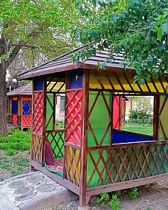 باغچه رستوران آسمونی ها