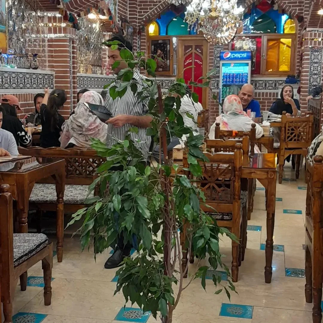 رستوران سنتی عمارت مجلل ققنوس - تصویر 4