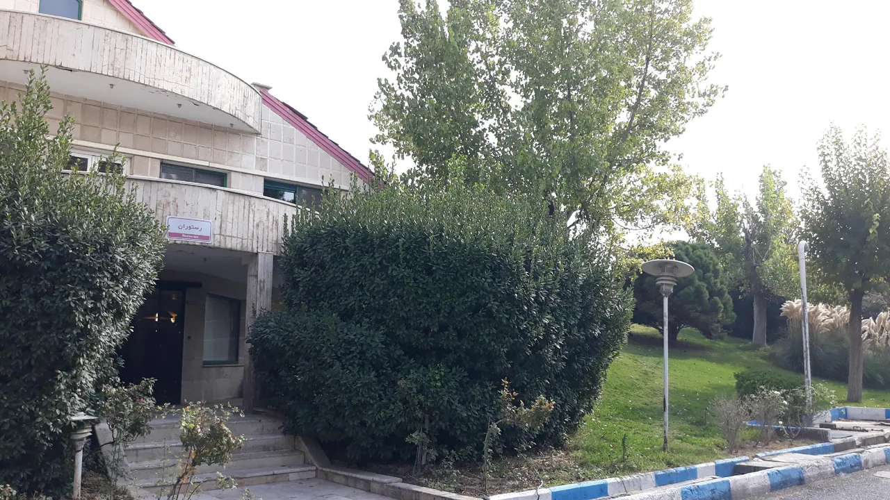 رستوران مجتمع دارویی درمانی هلال تهرانپارس