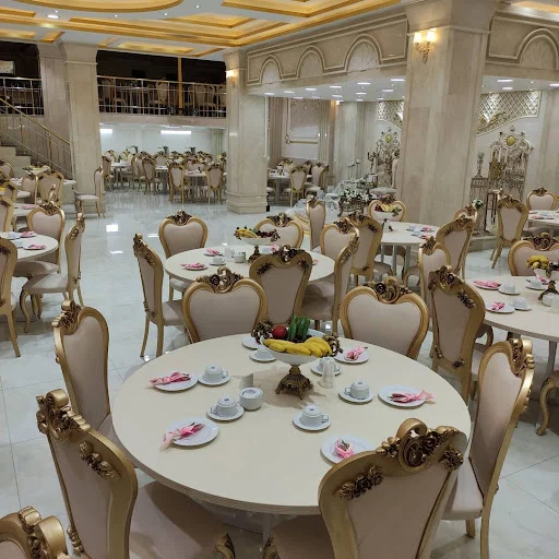 تالار قصر طلایی