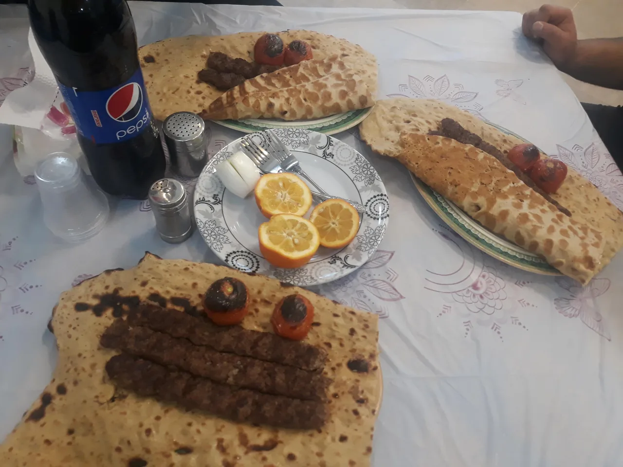 چلو کبابی نمونه