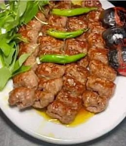 تهیه غذای امیر علی