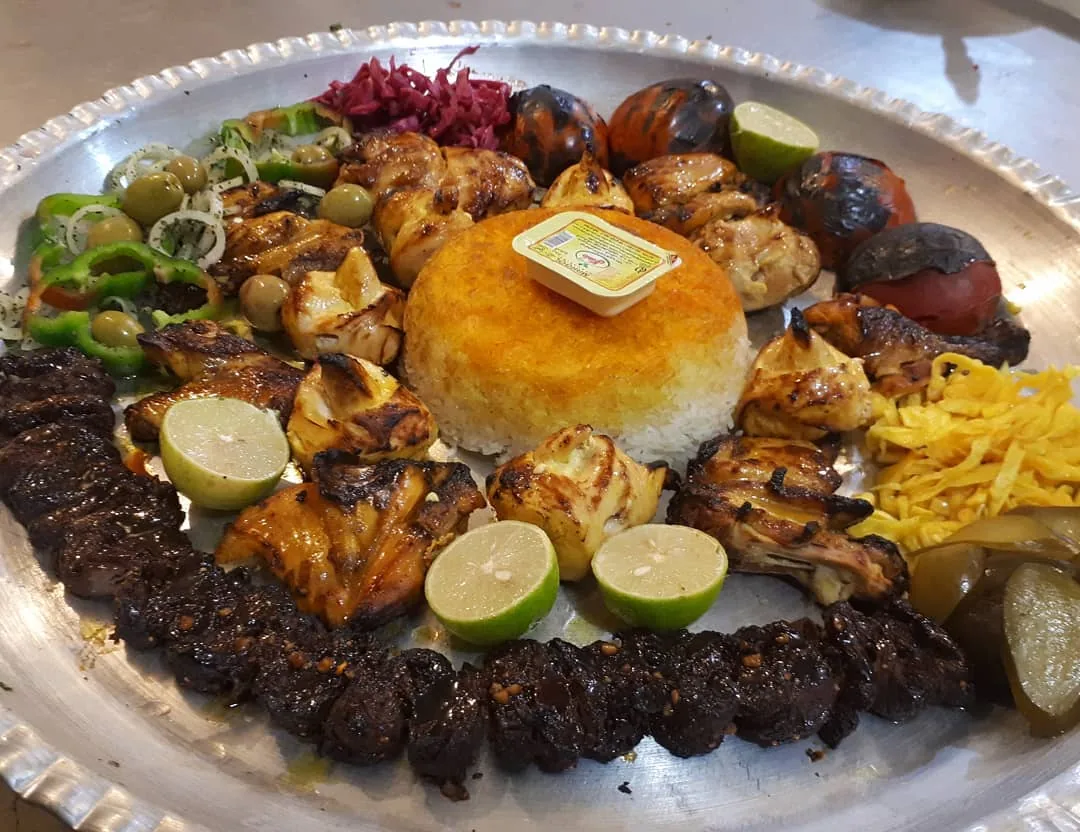 باغچه رستوران خانوادگی نگین شهران - تصویر 2